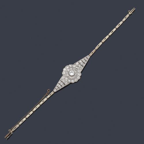 Pulsera época 'art decó' con diamantes talla transición y sencilla de aprox. 5,80 ct en total. Años '30.