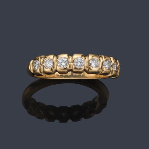 Media alianza de brillantes de aprox. 0,40 ct en total.