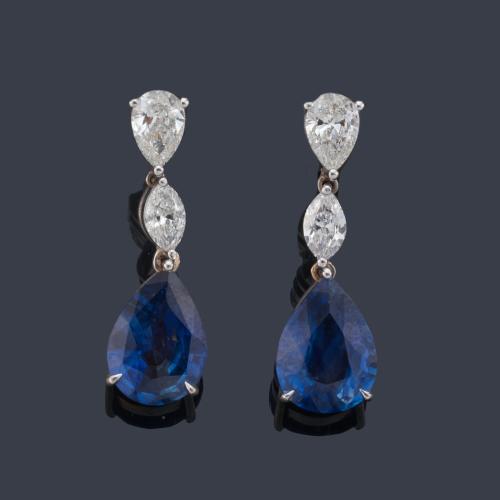 Pendientes largos con pareja de zafiros talla perilla de aprox. 7,51 ct con diamantes talla perilla y marquís de aprox. 1,63 ct en total.
