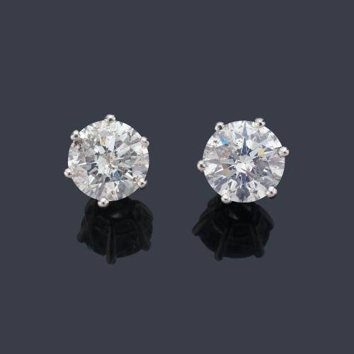 Dormilonas con pareja de brillantes de aprox. 8,00 ct en total.