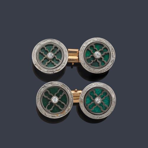  Gemelos época 'art decó' con diseño circular y esmalte 'guillochè' y diamante central. Años '30.