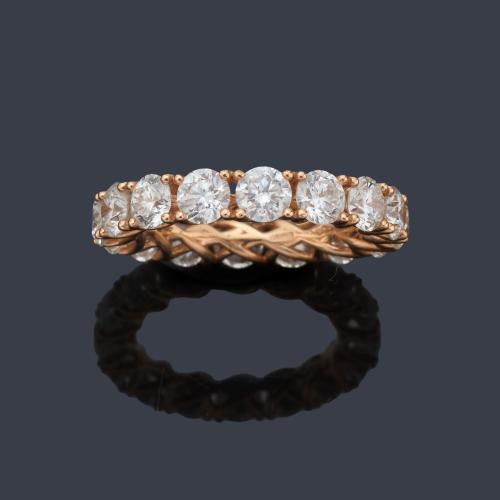 Alianza completa con brillantes de aprox. 5,00 ct en total.