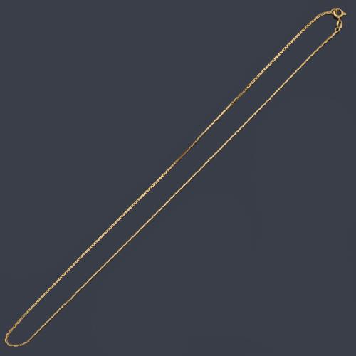 Cadena con eslabones en forma de cadeneta en oro amarillo de 18K.