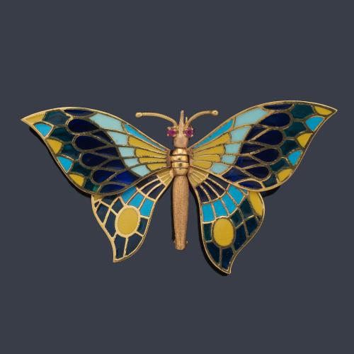 Broche en forma de mariposa con decoración de esmalte 'pliquè-a-jour' en tonos azules, sobre montura de oro amarillo de 18K.