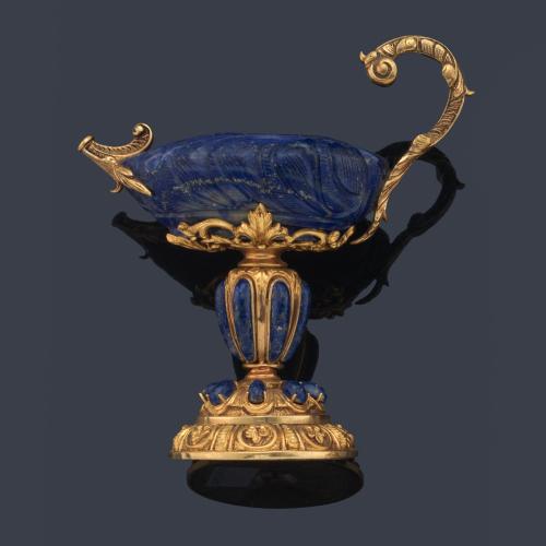 Copa en oro amarillo de 18 K y lapislázuli.