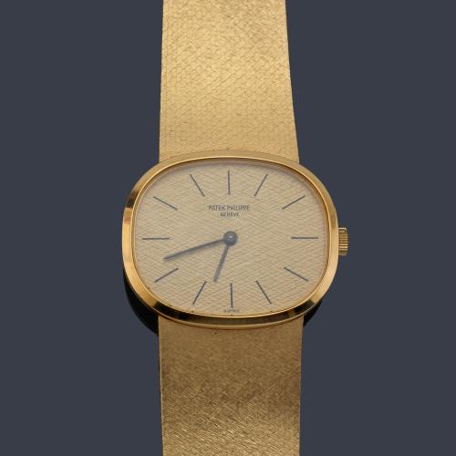 PATEK PHILIPPE ref. 3545/2 de caballero con caja y brazalete en oro amarillo de 18 K. Con estuche y certificado original.