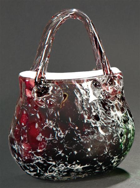  Bolso de cristal de Murano con interior en opalina y exterior en morado con vetas blancas.
