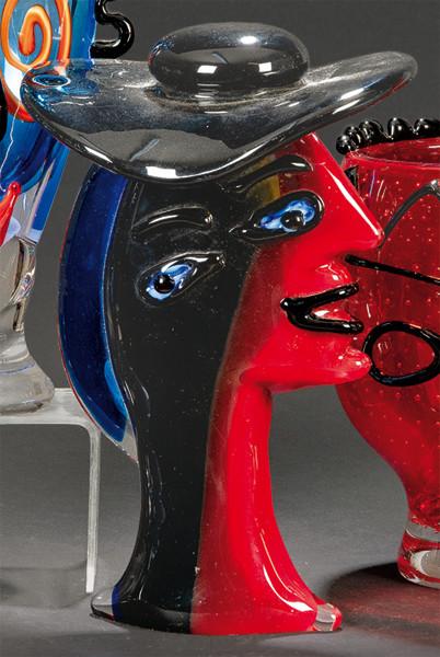 Cara femenina cubista con sombrero de cristal de Murano.