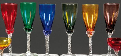 Juego de seis copas de champán de cristal de Murano de distintos colores.