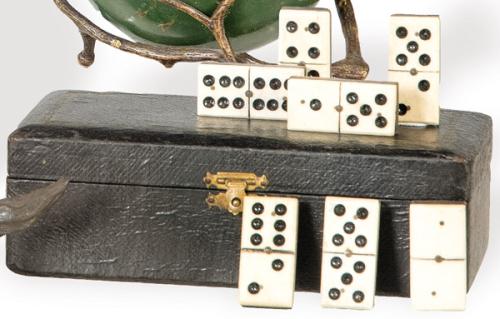 Dominó de hueso y ébano, Francia h. 1900.