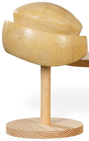 Molde para sombrero de madera estucada primer tercio S. XX.