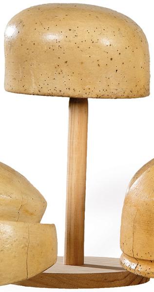 Molde para sombrero de madera estucada primer tercio S. XX.
