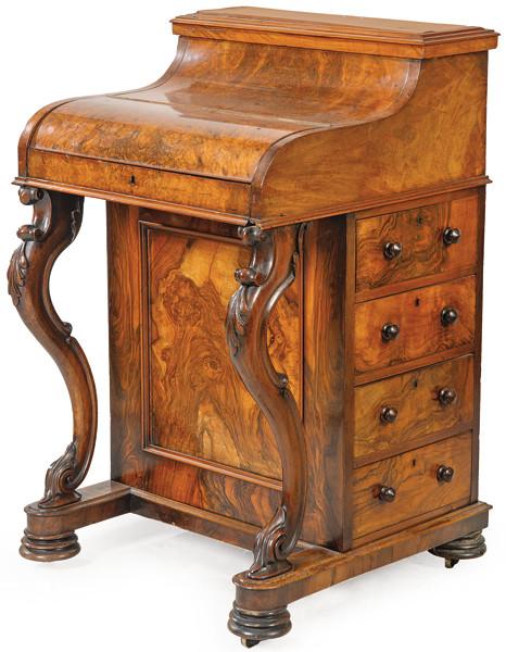 Davenport victoriano en madera de nogal. 