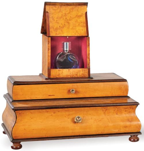 Caja joyero Biedermeir de madera de arce y caoba Viena h. 1830.