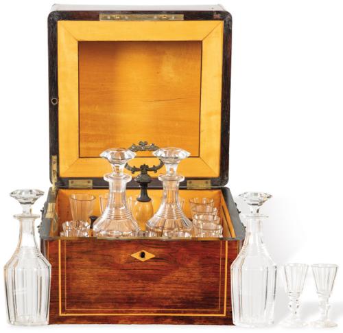 Caja licorera Napoleon III de palosanto y limoncillo, Francia h. 1870.