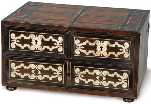  Contador de mesa indo portugués de madera de palosanto y hueso, Goa SS XVII-XVIII