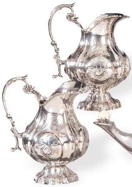 Pareja de jarras de leche de plata española punzonada 1ª Ley.