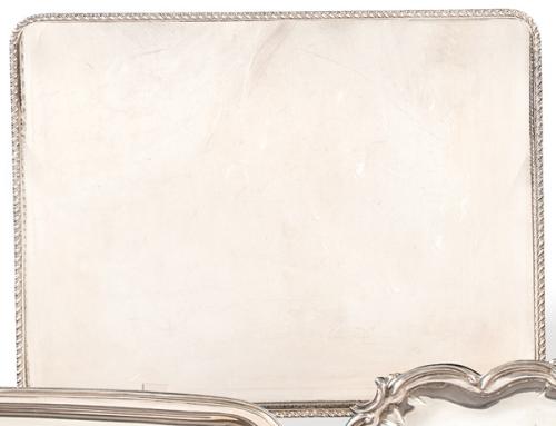 Bandeja rectangular con balaustrada calada de plata española punzonada 1ª Ley de orfebrería Rizomera.