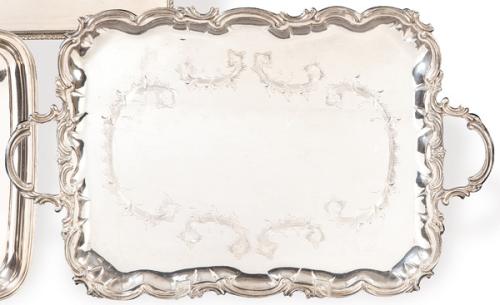 Bandeja rectangular de dos asas de plata española punzonada 1ª Ley de Pasgorcy.