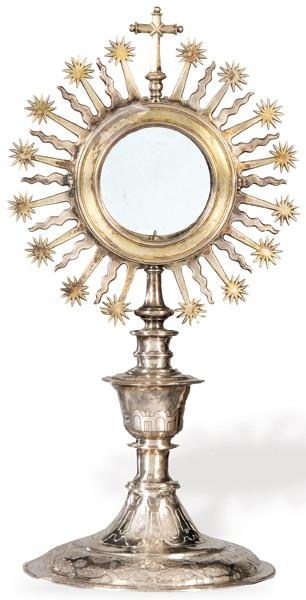 Custodia de sol de plata española en su color y parcialmente sobredorada ff. S. XVI pp. S. XVII.