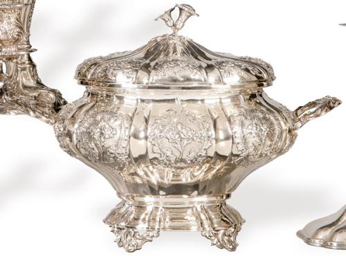 Sopera de plata española punzonada 1ª Ley de Espuñes.