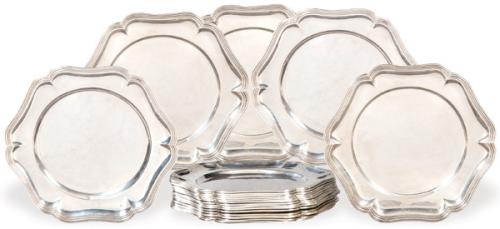 Juego de 16 bajo platos de plata española punzonada 1ª Ley de Durán.