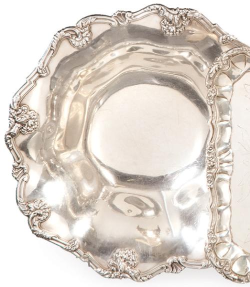 Centro circular de mesa de plata española punzonada 1ª Ley de Matilde Espuñes con marca comercial de M. Vidal.