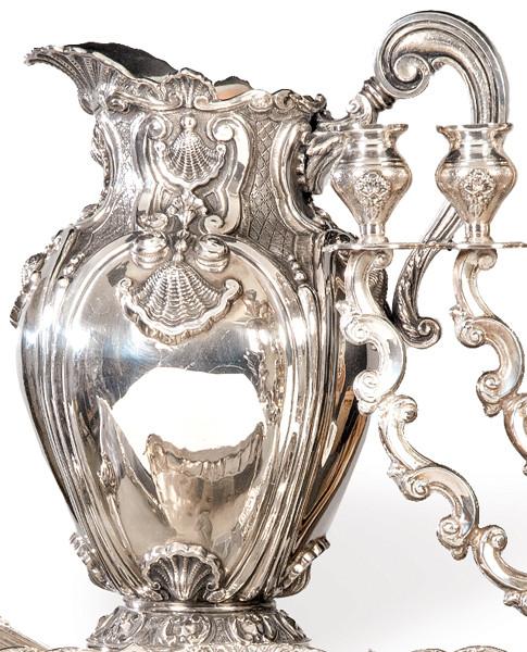 Jarra de plata portuguesa punzonada Ley 833, Oporto desde 1938, con marca comercial de Guia Lisboa.