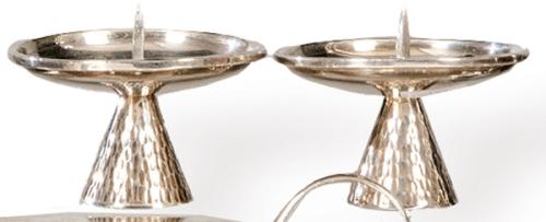 Pareja de pequeños candeleros de plata española punzonada Ley 916