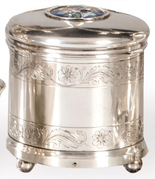 Polvera con caja de música (precisa restauración) de plata española punzonada 1ª Ley de Masriera y Carreras h. 1940.