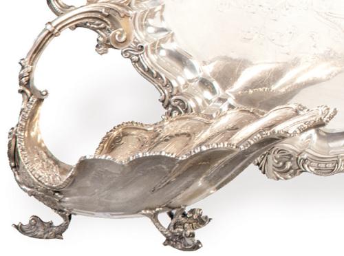 Centro de mesa avenerado de plata portuguesa punzonada Ley 833 de Bomfin, Oporto mediados S. XX.