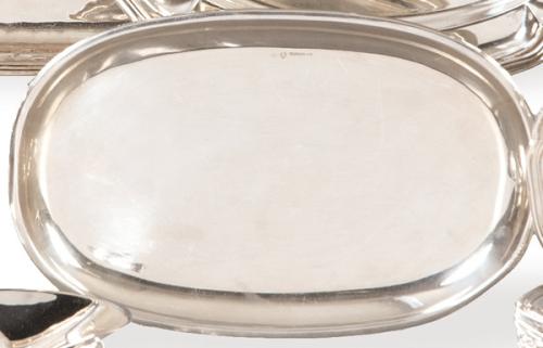 Pequeña bandeja alargada de plata española punzonada 1ª Ley de Matilde Espuñes con marca comercial de La Habanera.