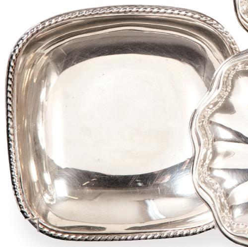 Panera cuadrangular de plata española punzonada de Montejo.