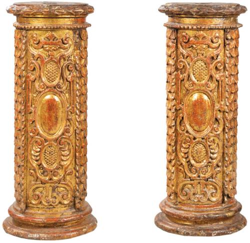 Pareja de peanas o columnas de madera tallada y dorada, Virreinato del Perú S. XVII.