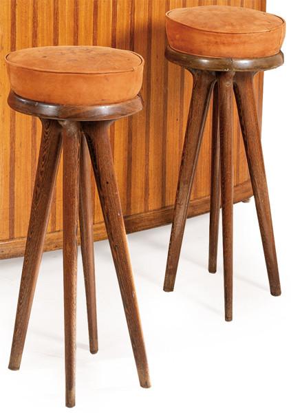 Pareja de taburetes altos de H Muebles, con estructura de cuatro patas en madera de palisandro