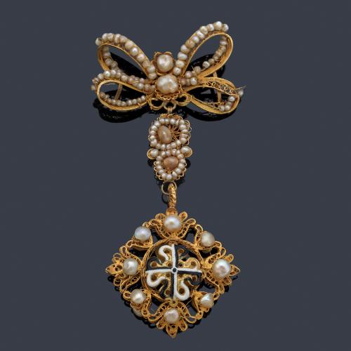 Venera en oro amarillo de 18K y perlitas aljófar. S. XVIII.