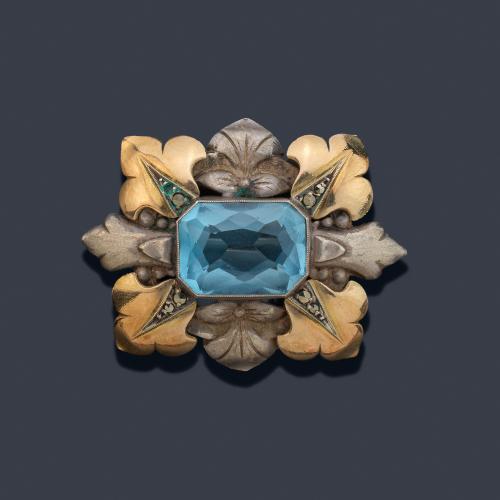Broche Modernista Catalán con espinela sintética azul con detalles vegetales en oro amarillo de 18K y plata. Años '30.