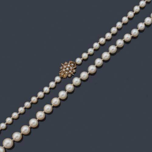 Collar largo de perlas de aprox. 10,98 mm - 6,38 mm con cierre en forma de estrella en oro amarillo de 9K.