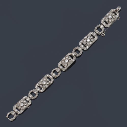 Pulsera época 'art decó' con diamantes talla 8/8 y 'old cut' de aprox. 4,30 ct en total. Años '30.