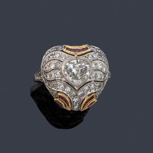  Anillo con diamante talla corazón y brillantes de aprox. 1,80 ct en total y rubíes calibrados.
