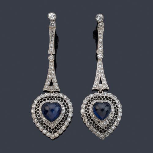 Pendientes largos con pareja de zafiros talla corazón en cabujón de aprox. 7,50 ct en total y diamantes talla brillante y 8/8 de aprox. 3,30 ct en total.