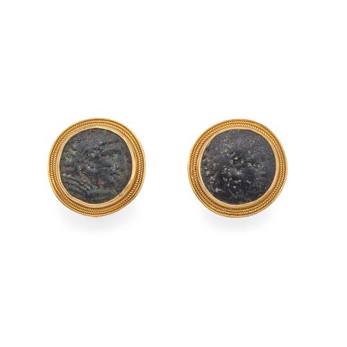 Pendientes cortos con dos monedas antiguas de bronce de origen Griego.