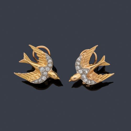 Pendientes con motivo de pájaros con brillantes en montura de oro amarillo de 18K.
