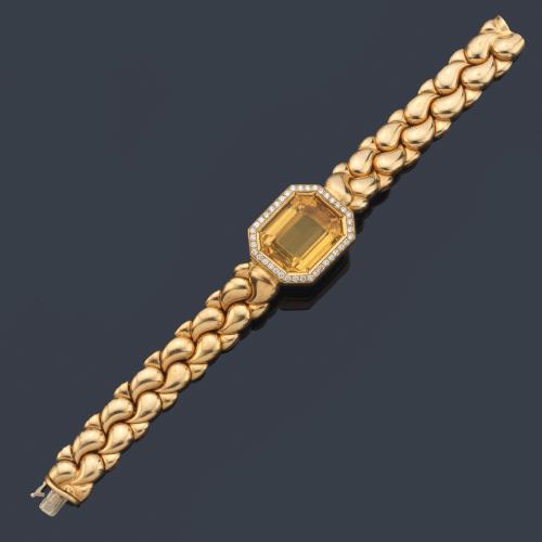 Pulsera con gran cuarzo citrino talla rectangular con orla de brillantes.