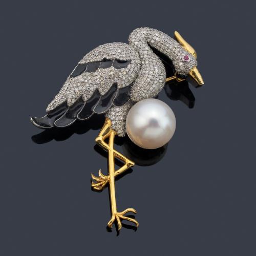 Broche con diseño de garza con pavé de brillantes de aprox. 2,77 ct en total y motivos de esmalte negro.