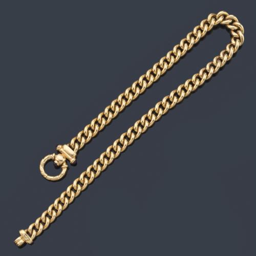 Collar con eslabones barbados realizado en oro amarillo de 14K.