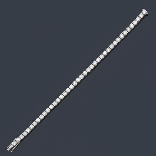 Pulsera rivière con brillantes de aprox. 10,83 ct en total.