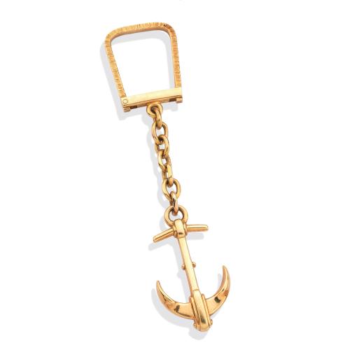 Llavero con motivo de ancla en montura de oro amarillo de 18K.