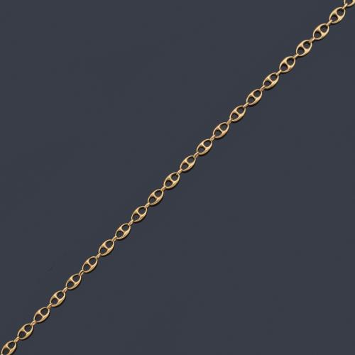 Collar largo con eslabón de calabrote en oro amarillo de 18K.