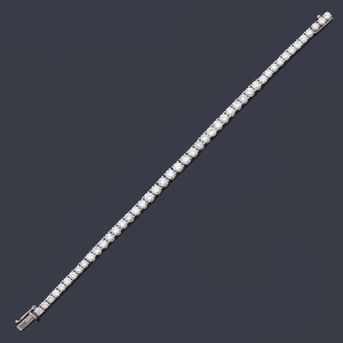 Pulsera rivière con brillantes de aprox. 7,00 ct en total.